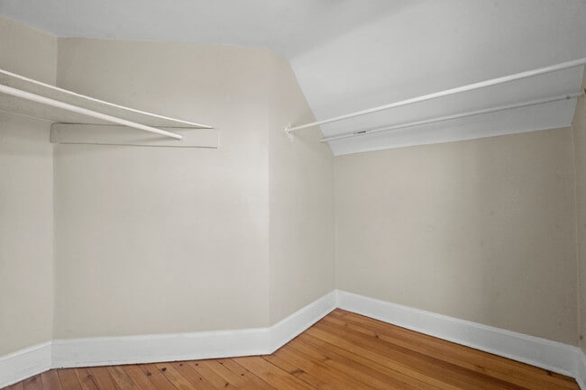 Building Photo - 331 Des Plaines Ave