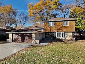 Building Photo - 9922 S 86th Ave