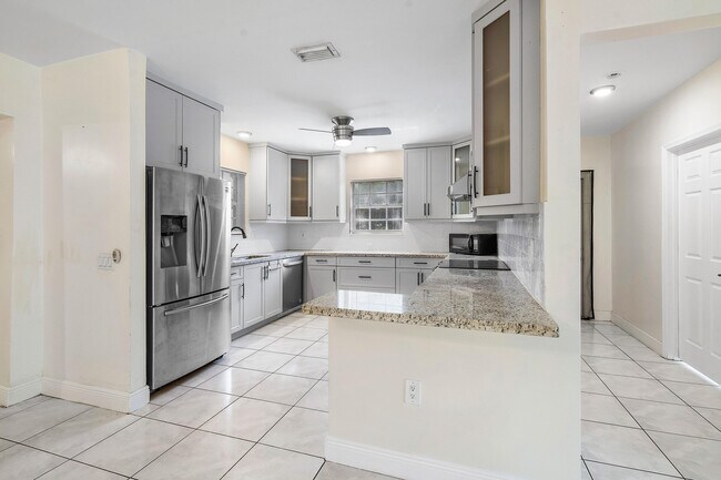 Foto del edificio - 6130 Edwards Rd
