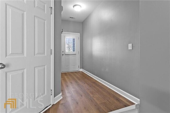 Foto del edificio - 702 Surrey Park Pl SE