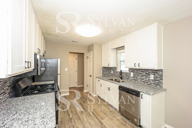 Building Photo - Lease today! No extra charge for contentme...