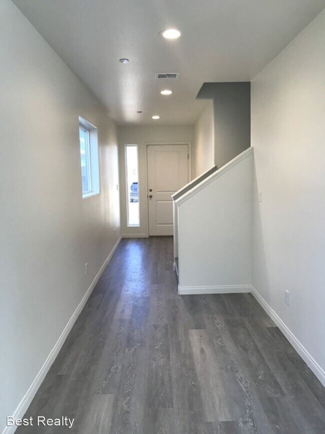 Building Photo - 4 br, 2.5 bath House - 466 Jonathan Pl