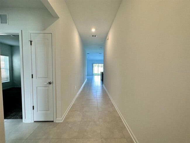 Building Photo - 335 Loch Ct