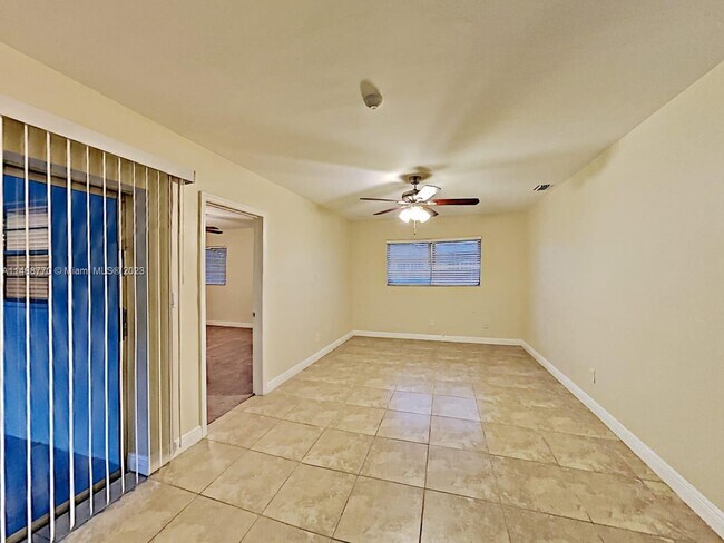 Foto del edificio - 1141 NW 75th Ave