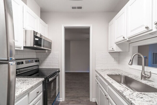 Foto del edificio - Perfect for roommates! Near Rex Hospital and Lenovo Center