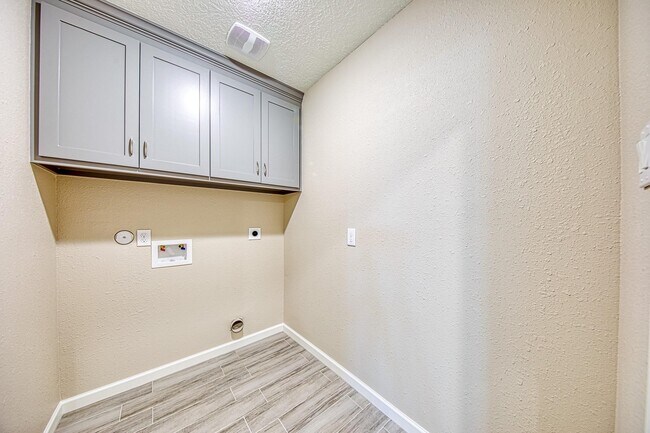 Foto del edificio - 3526 Brook Shadow Dr