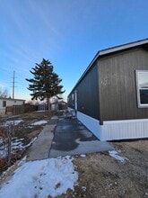 Building Photo - 447 Badger Ln