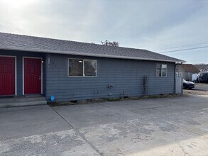 Building Photo - 200-204 NE 7th St