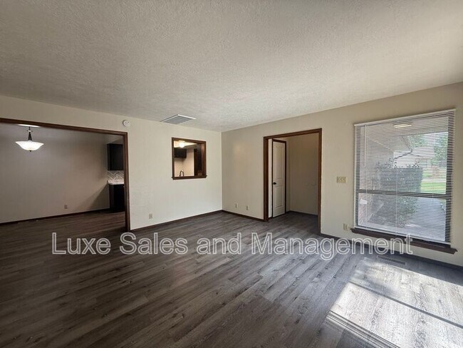 Foto del edificio - 8308 NW 8th St