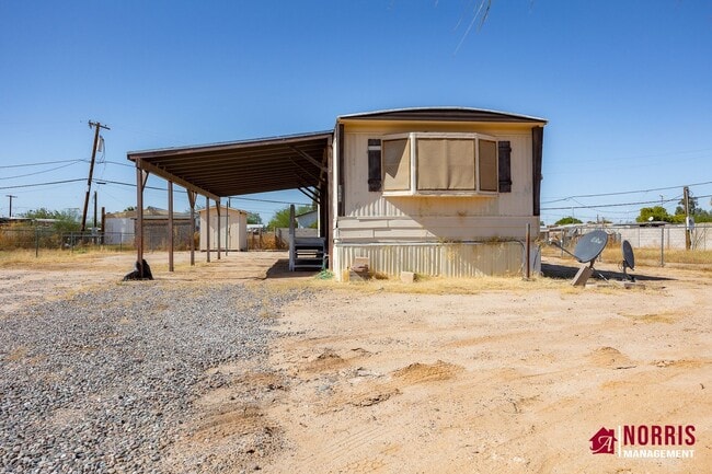 Building Photo - Manufactured home with NO HOA and Plenty o...
