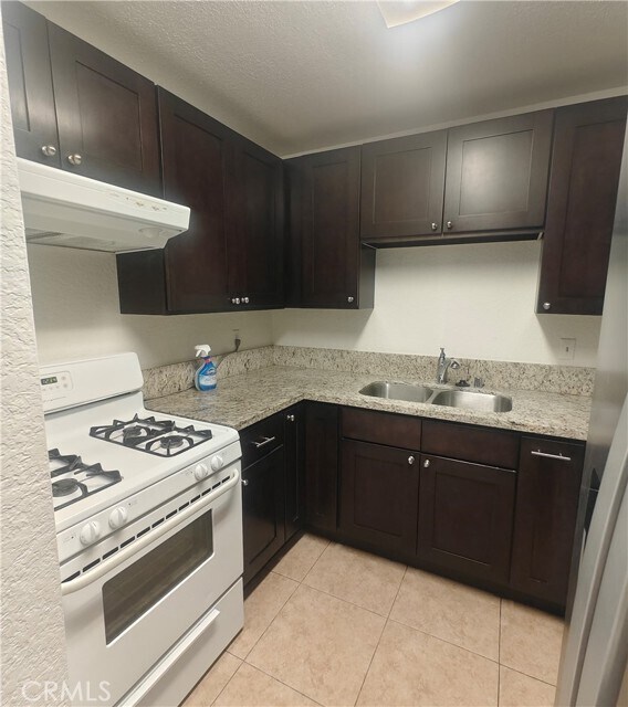 Building Photo - 22852 Hilton Head Dr