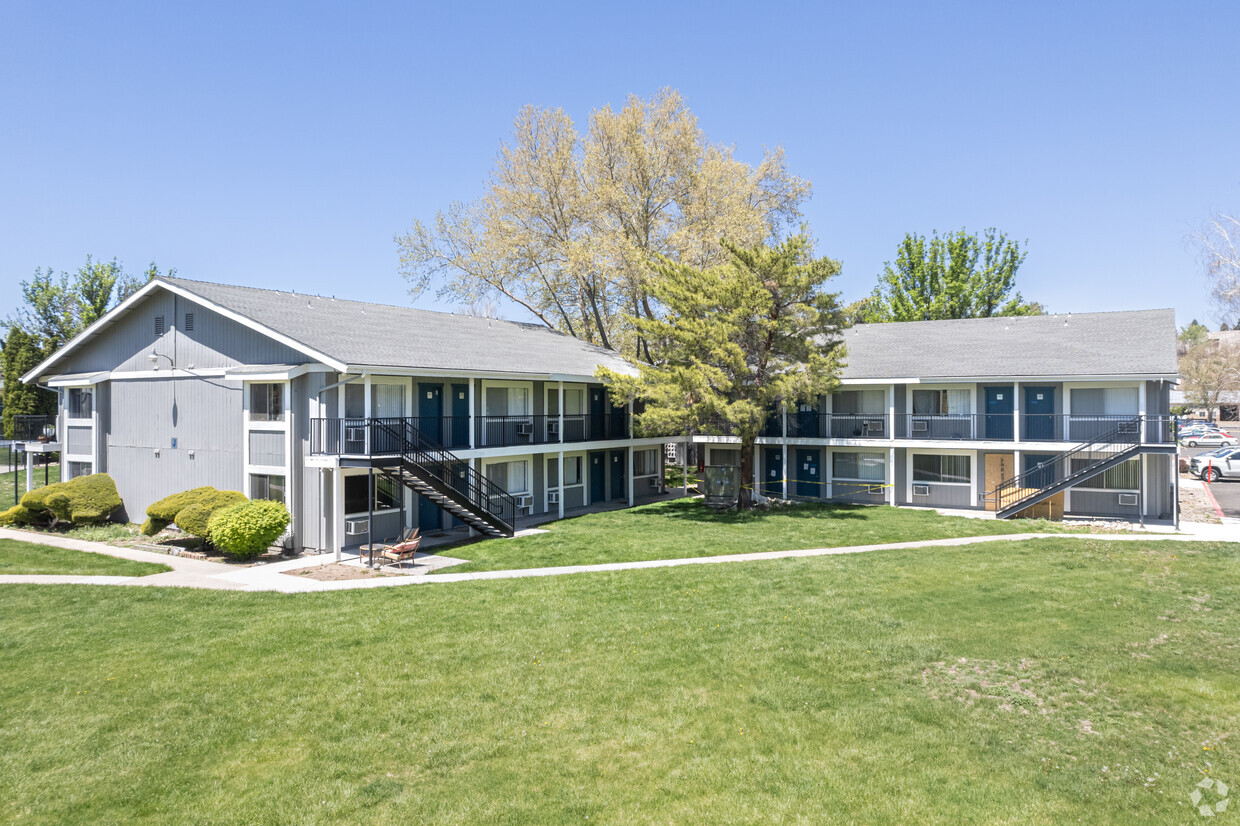 Primary Photo - Shoreline Plaza Apartments