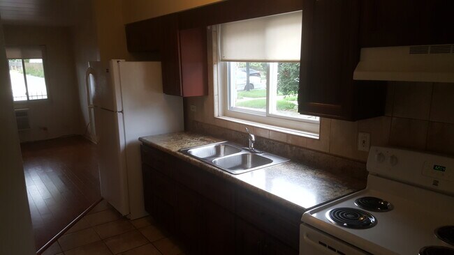 Natual Bright light in Kitchen - 5925 W 35th St