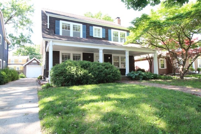 Building Photo - December FREE On This 3 Bedroom 1.5 Bath Home Just Minutes From Brookside