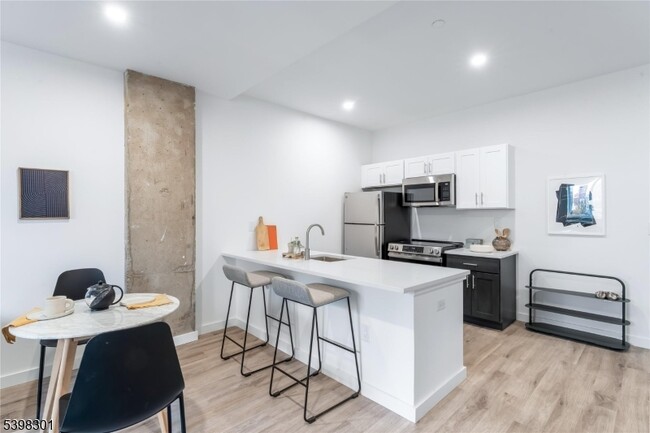 Foto del edificio - 10 Commerce Ct