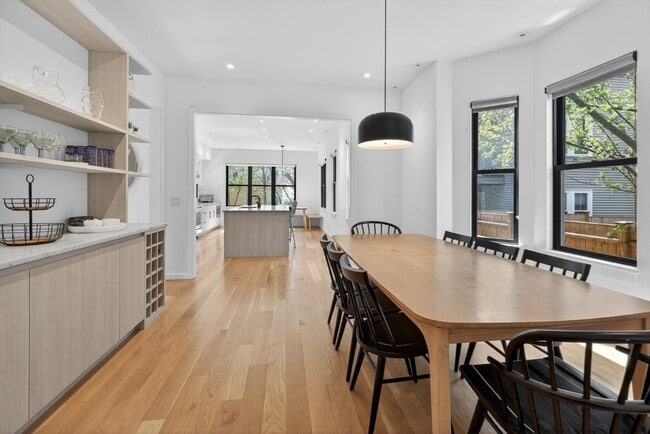 Building Photo - 96 Henry St