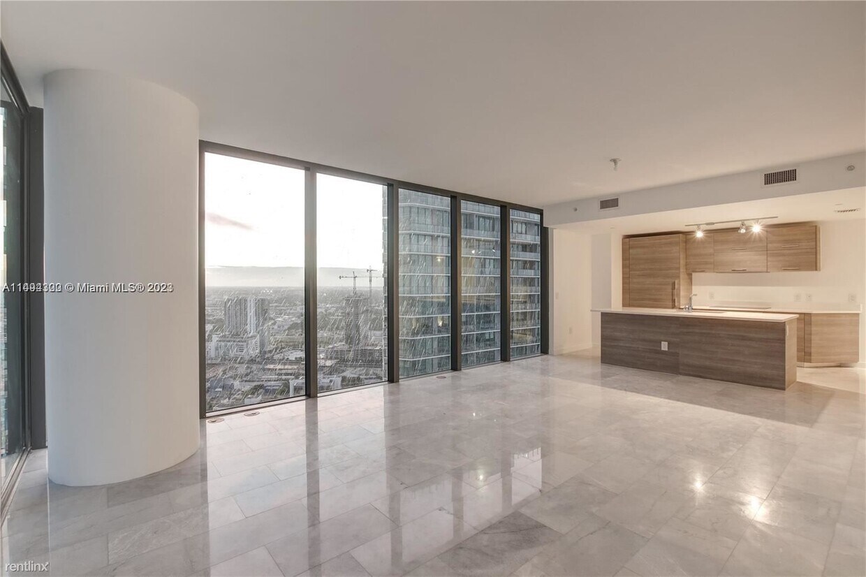 Foto principal - 3 br, 3.5 bath Condo - 650 NE 32nd St Unit...
