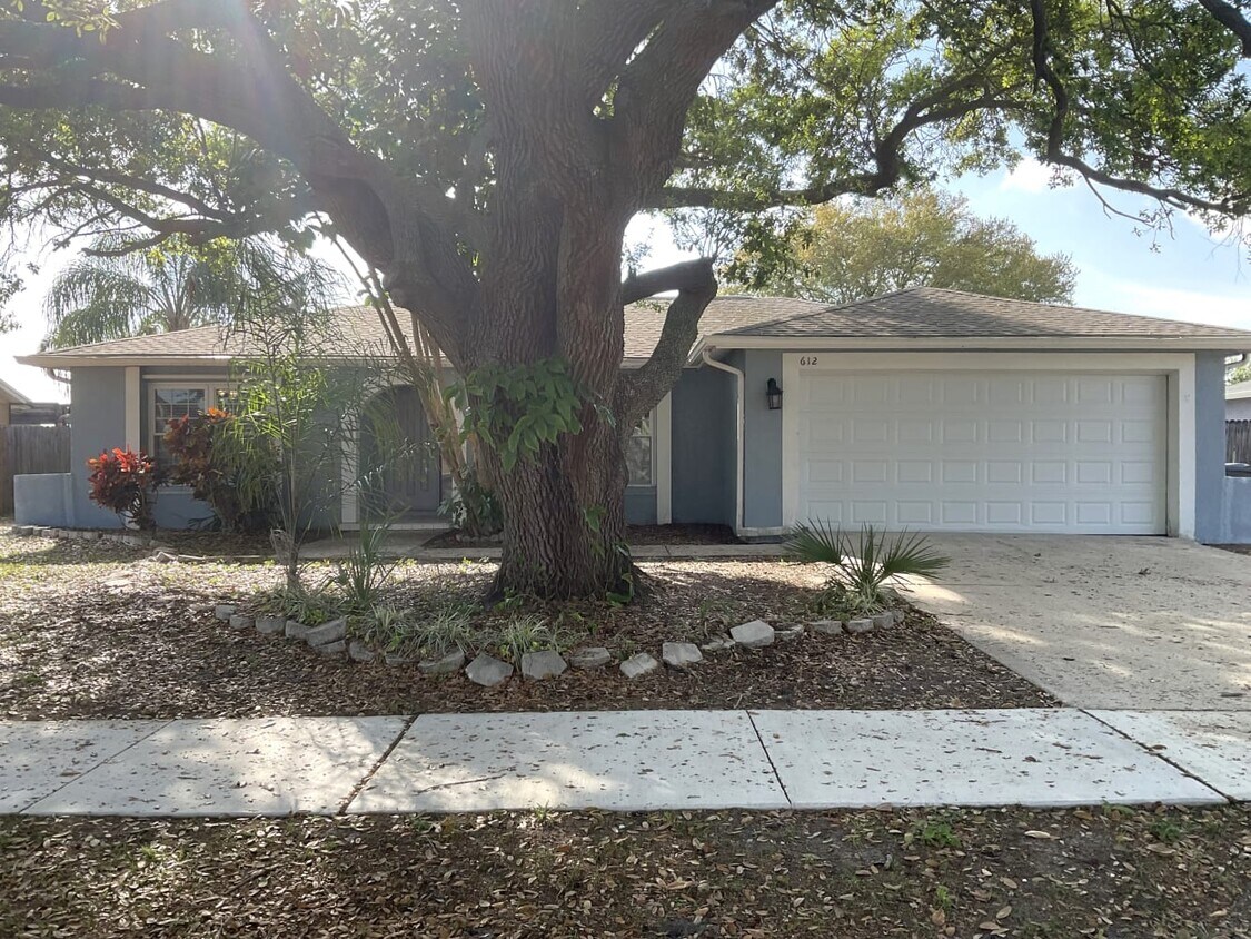 Foto principal - 612 Limetree Dr