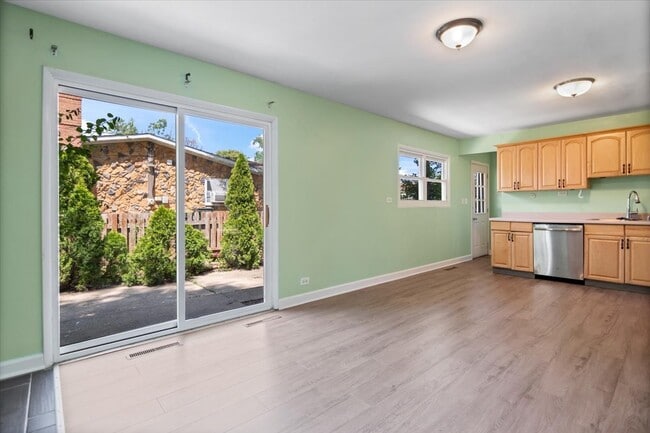 Building Photo - 500 Cherry Cir