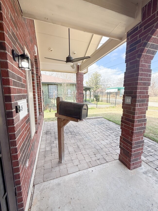 Foto del edificio - 3348 Reeves St