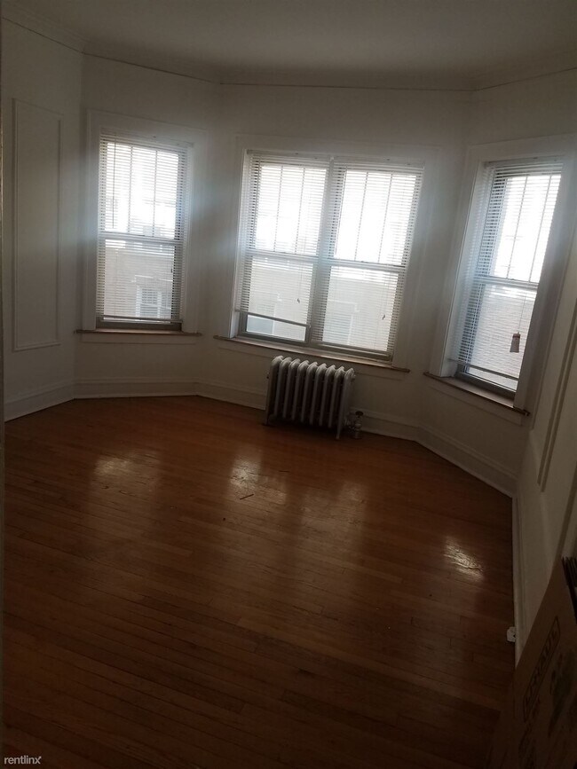 Building Photo - 2 br, 1 bath Apartment - 1732 E 70th St Apt 3