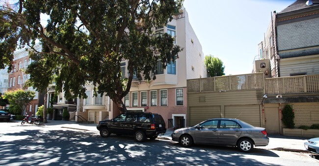 Building Photo - 2867 Sacramento St