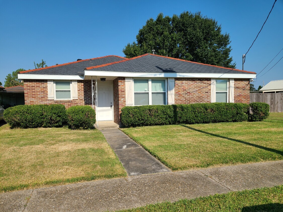 Primary Photo - 3100 Ivy Pl