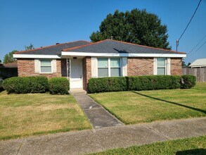 Building Photo - 3100 Ivy Pl
