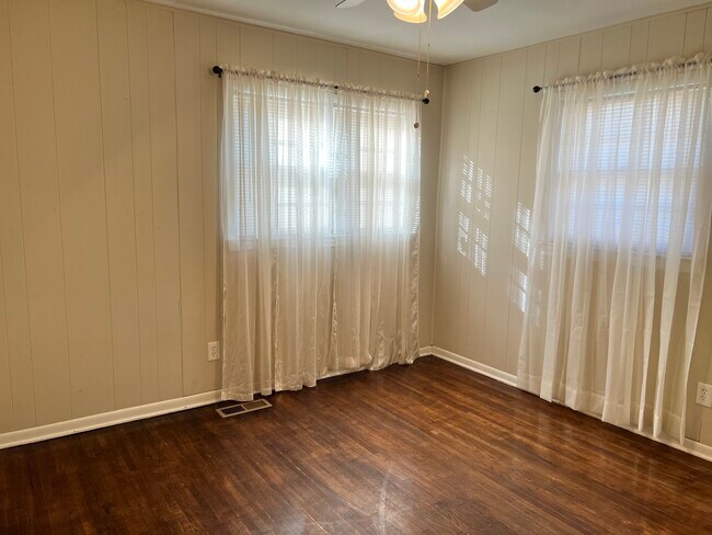 Foto del edificio - 1216 E Beaumont St