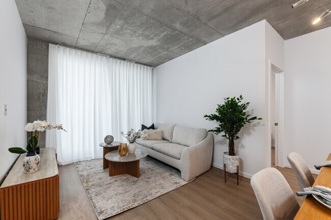 Salon - WestWalk Dollard-des-Ormeaux