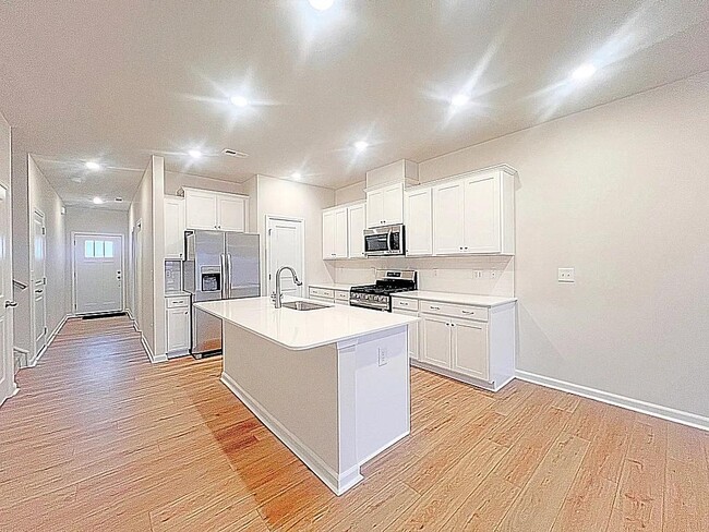 Building Photo - 211 Stellate Pl