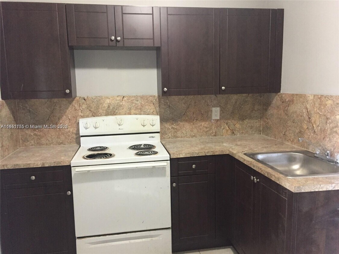 13725 NE 6th Ave Unit 306, North Miami, FL 33161 Room for Rent in