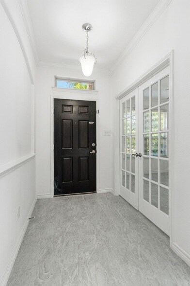 Building Photo - 11300 Hubbard Creek Dr