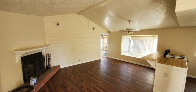 Building Photo - La Loma Cozy Modesto 1 Bedroom 1 Bath Home