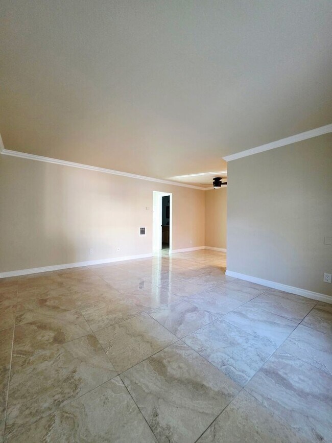 Foto del edificio - Prime Location! Pet-Friendly 1-Bedroom Condo Near Beach & Naval Bases ALL UTILITIES INCLUDED!