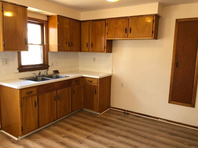 Building Photo - 3/1 in Garfield Heights