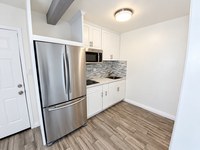 Building Photo - 3722 Bancroft Dr