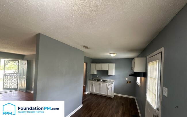 Foto del edificio - 4990 Newton Rd