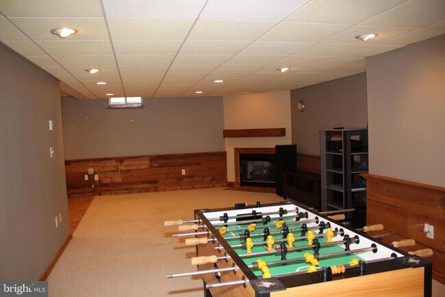 Building Photo - 176 S Patricia Dr