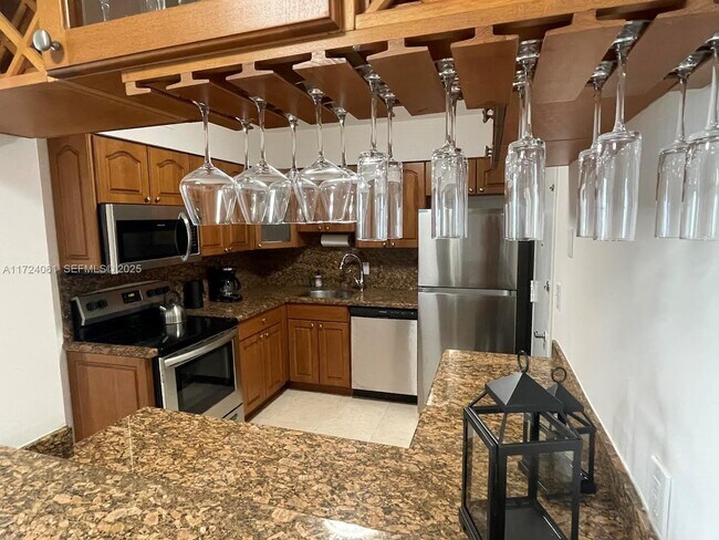 Building Photo - 5151 Collins Ave