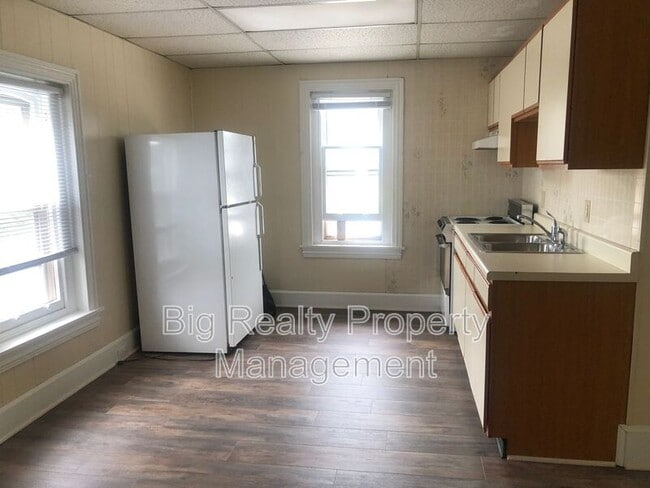 Foto del edificio - 70 N Main St