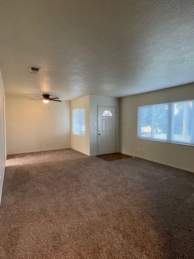 Building Photo - 3 BEDROOM 1 BATH HOUSE IN THE ENTERPRISE S...