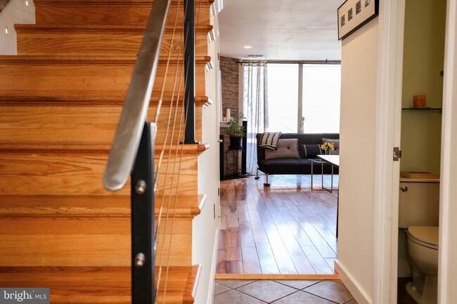 Building Photo - 604 15th St S