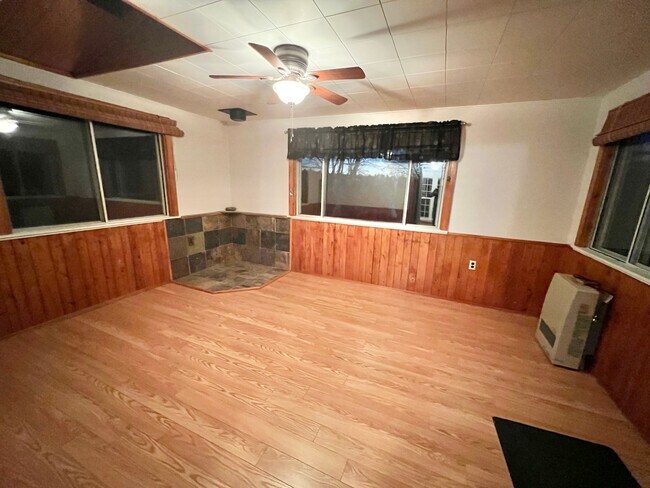 Foto del edificio - 136 Millvale Rd