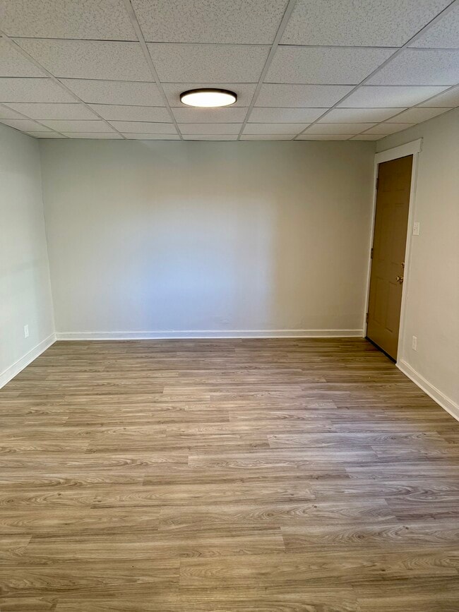 Building Photo - 1379 Island Ave