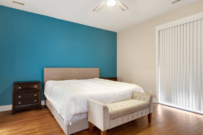 Master bedroom - 4902 S Vincennes Ave