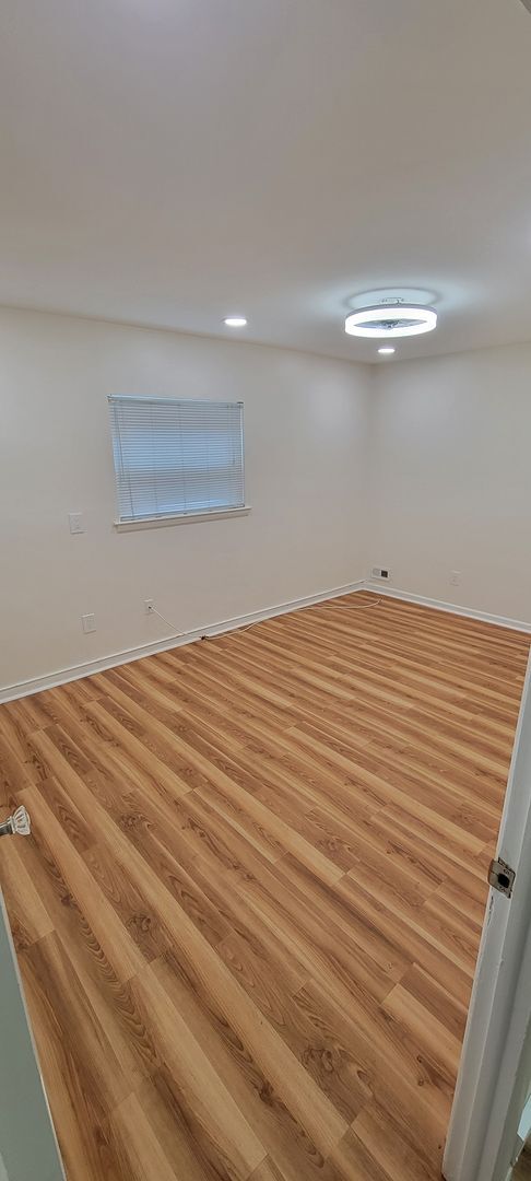 Foto del edificio - 8108 Summerdale Ave
