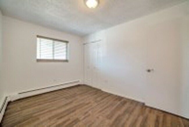 Foto del edificio - 4593 S Lowell Blvd