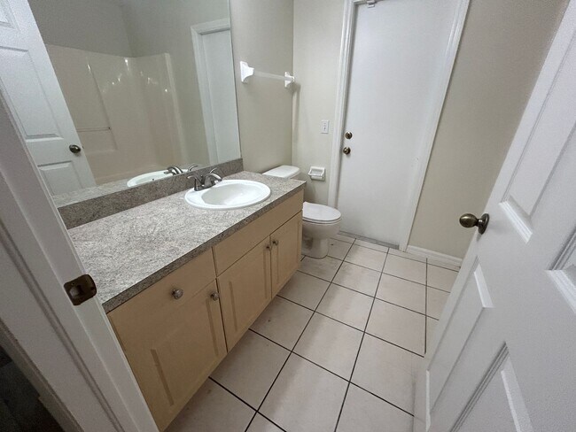 Foto del edificio - COMING MID NOVEMBER  3/2 Spacious home off...