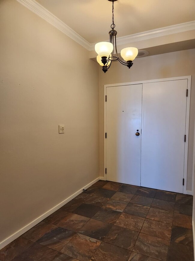 Foto del edificio - Condo in the heart of Downtown with Views! Parking Space!